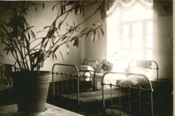 Фотография. Палата женского отделения хроников Ставропольской психиатрической больницы. 1939 г. Из фотоальбома главного врача А.Я. Доршта 1939 г.